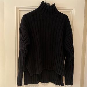 Everlane black turtleneck M